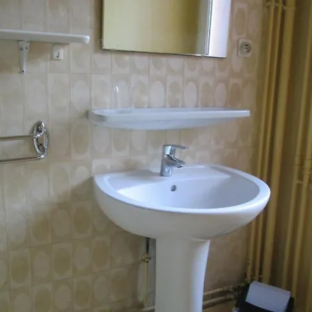 2 Chambres, 8 Couchages, Centre-ville Cauterets, Wifi Gratuit, Parking A Proximite - Fr-1-234-89 * Cauterets