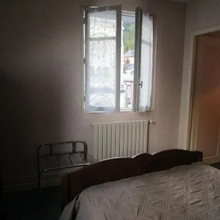 Apartment 2 Chambres, 8 Couchages, Centre-ville Cauterets, Wifi Gratuit, Parking A Proximite - Fr-1-234-89
